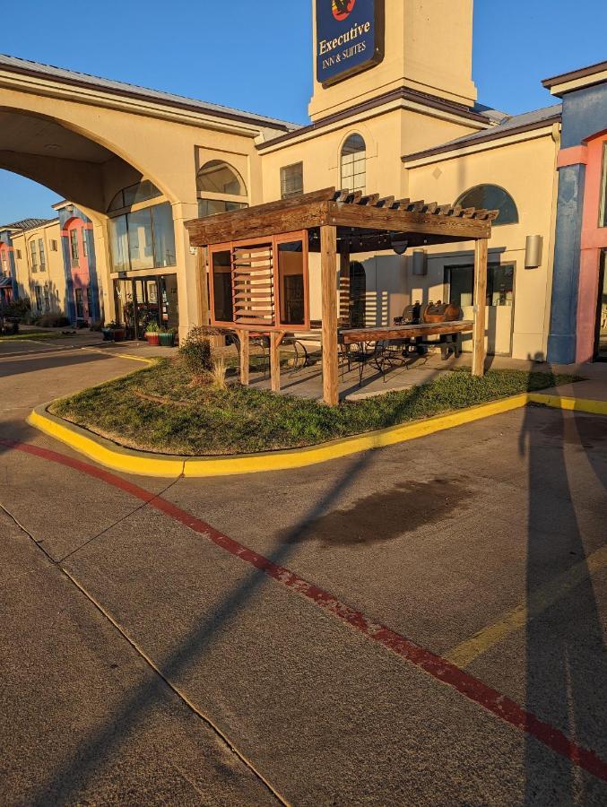 Executive Inn And Suites Wichita Falls Exterior photo