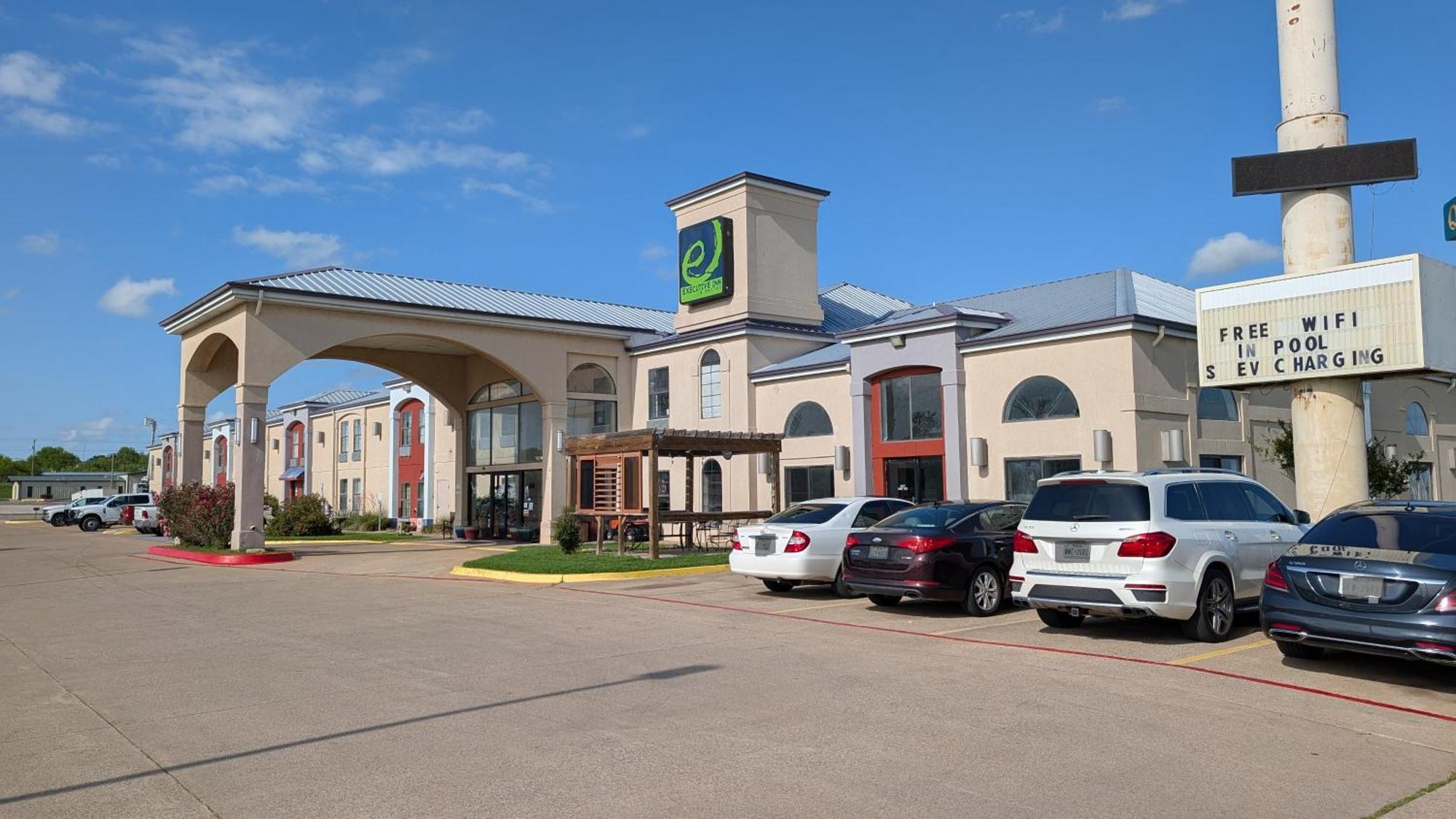 Executive Inn And Suites Wichita Falls Exterior photo